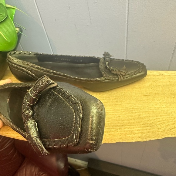 Elegant Stuart Weitzman Tassel Loafers - Picture 5 of 8